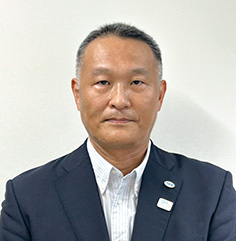 安藤　栄祐 氏
